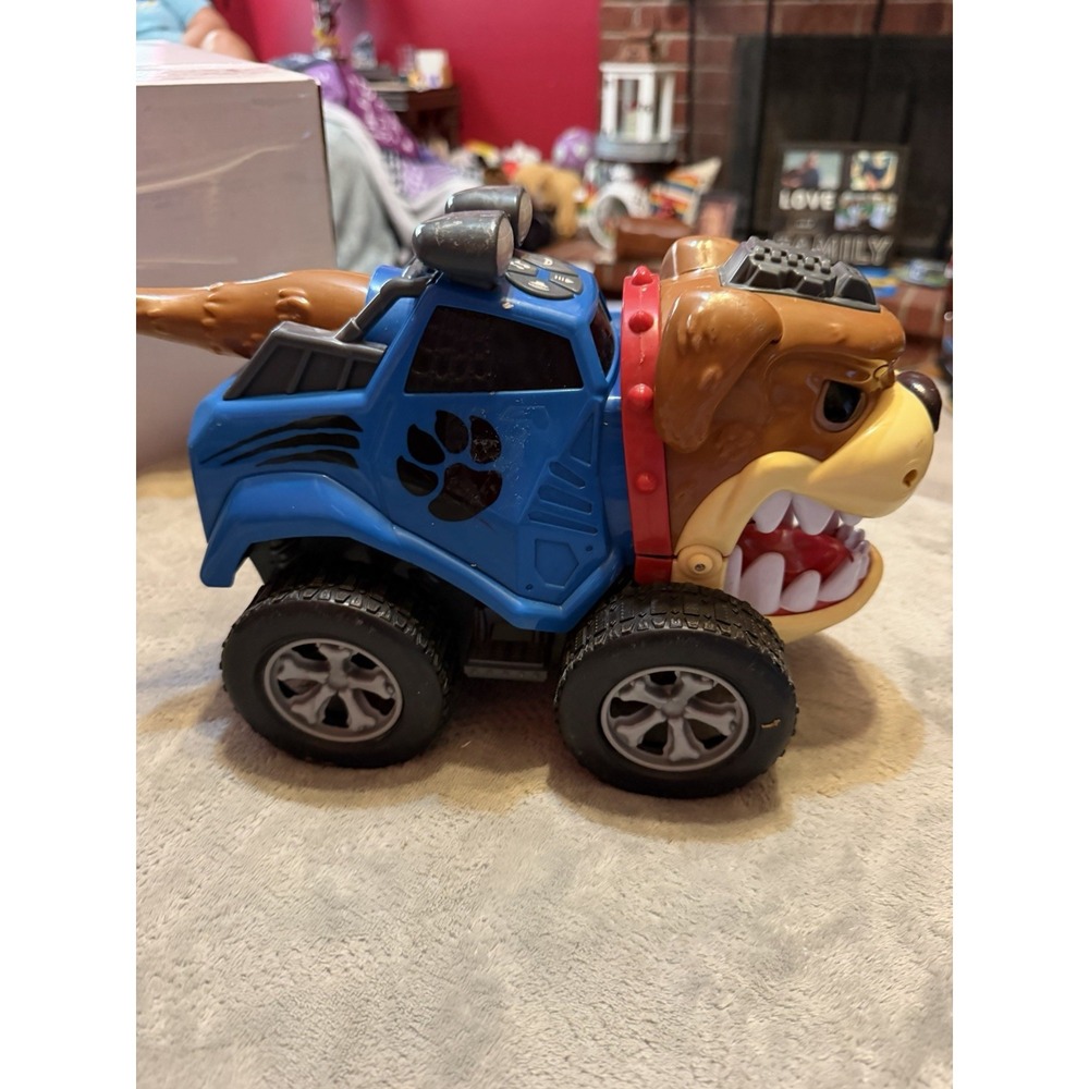 Matchbox Dog Pound Attack Dog Truck Electronic Lights Sounds Mattel